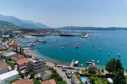 Moderna Luxury Apartments With Heated Pool