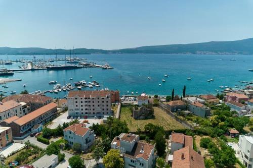 Moderna Luxury Apartments With Heated Pool