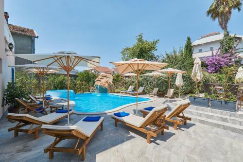 Moderna Luxury Apartments With Heated Pool