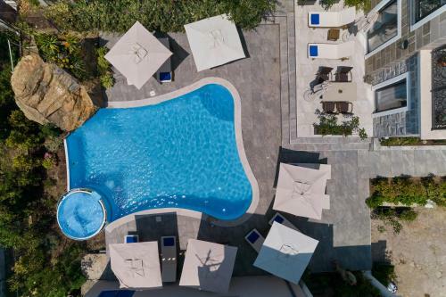 Moderna Luxury Apartments With Heated Pool