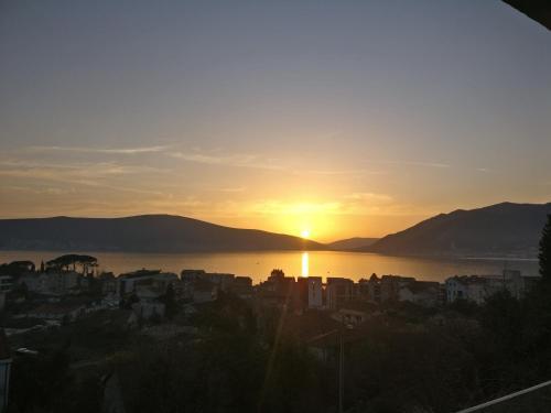 1 Bed Large Apartment Pool Ivy House - Tivat