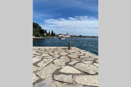 Lovely And Peaceful Vintage Apartment Near Beach
