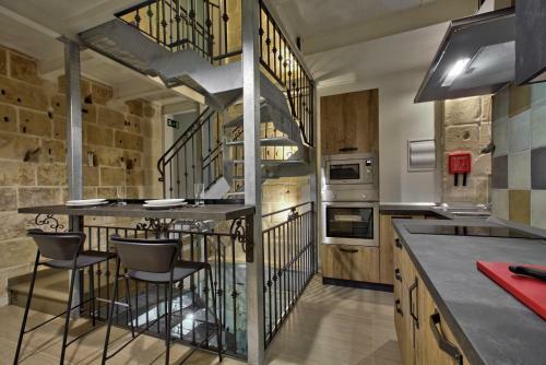 Hostal Chateau La Vallette - Grandmaster's Suite