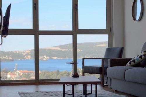Tivat Apartment With Pool And Amazing Sea Views