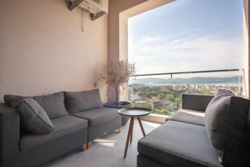 Tivat Apartment With Pool And Amazing Sea Views