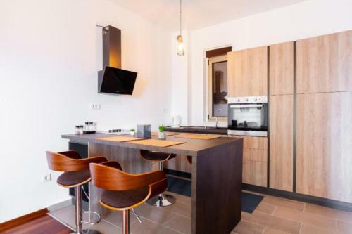 Tivat Apartment With Pool And Amazing Sea Views