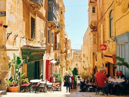 Valletta Central Sea View,budget Apartment