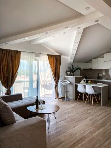 Mavalux Apartments