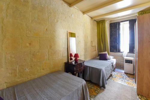 Vlt214- Valletta 2 Bedroom Townhouse