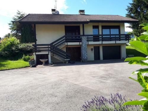 Maison Enti�re Dans Un Parc Arbor� En Haute-savoie