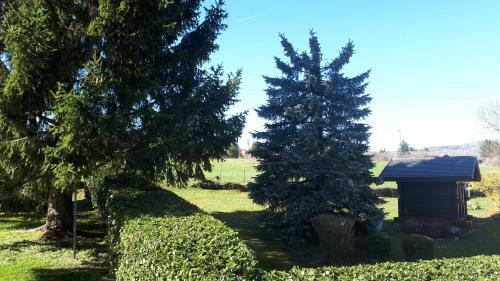 Maison Enti�re Dans Un Parc Arbor� En Haute-savoie