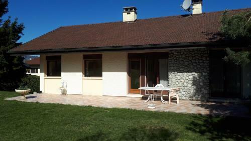 Maison Enti�re Dans Un Parc Arbor� En Haute-savoie