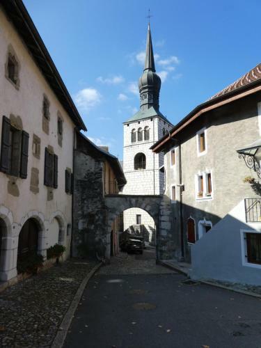 Maison Enti�re Dans Un Parc Arbor� En Haute-savoie