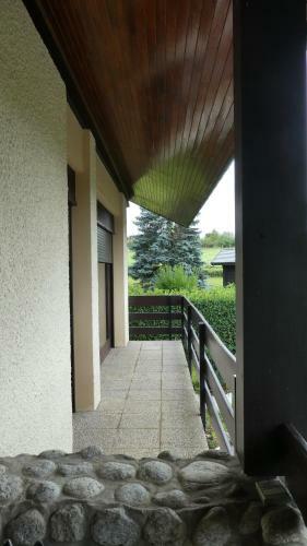 Maison Enti�re Dans Un Parc Arbor� En Haute-savoie