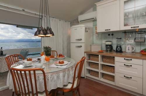 Amazing Waterfront Apartments