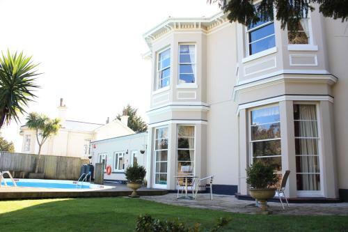 Hostal The Marstan Guesthouse