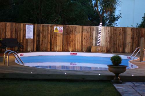 Hostal The Marstan Guesthouse