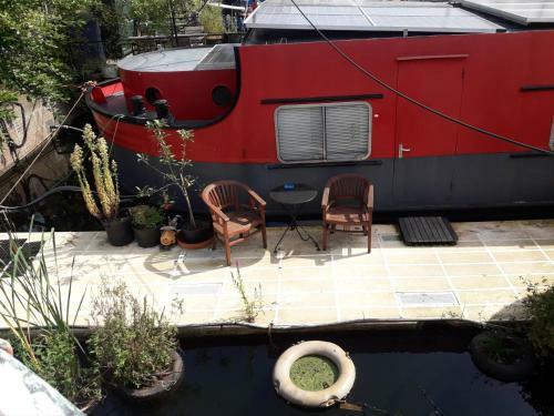 Bed & Breakfast Houseboat Dokstroom