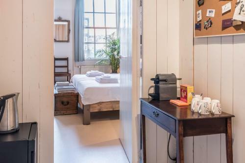 Hostal Classy Room 17th C Canalhouse