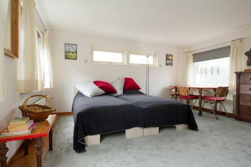 Studio On A Houseboat, Near City Centre!