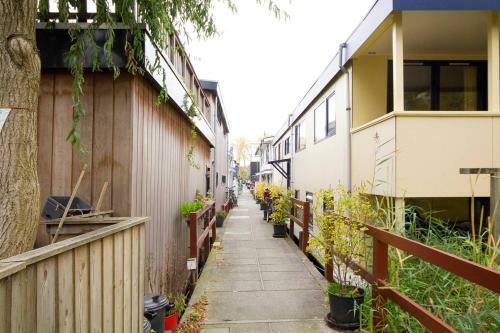 Studio On A Houseboat, Near City Centre!