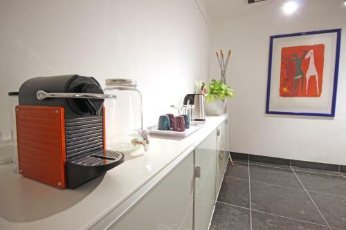 Bed & Breakfast Ground Floor Canal Apartment
