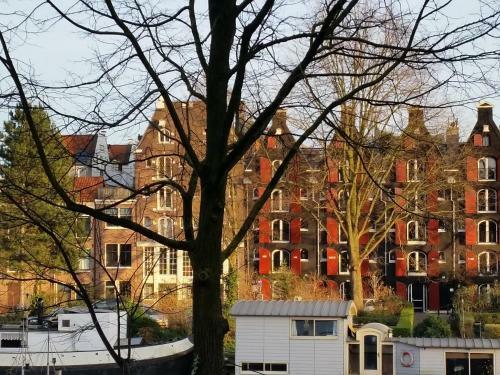 Central & Quiet Canal Apartment