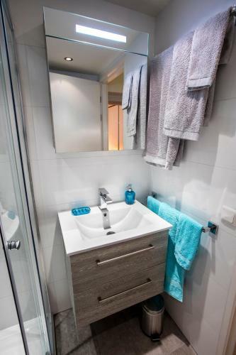 Central & Quiet Canal Apartment