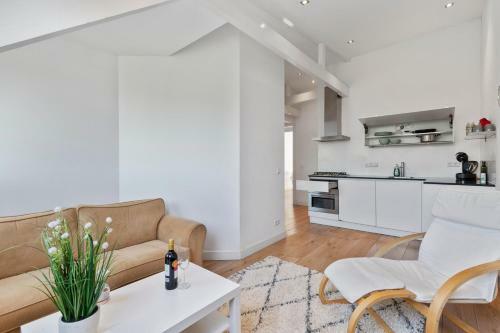 Charming Central Located Apartment With Amazing Canal View