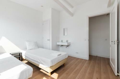 Charming Central Located Apartment With Amazing Canal View