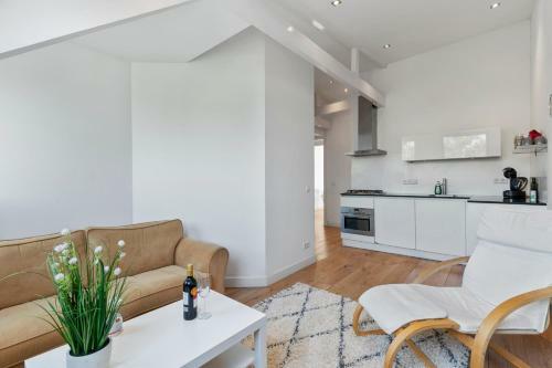 Charming Central Located Apartment With Amazing Canal View
