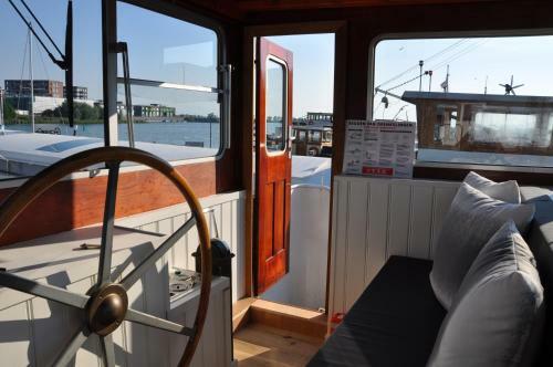 Private Lodge On Houseboat Amsterdam