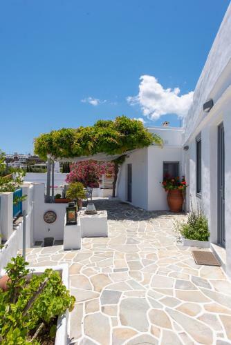 Dora's Traditional Houses
