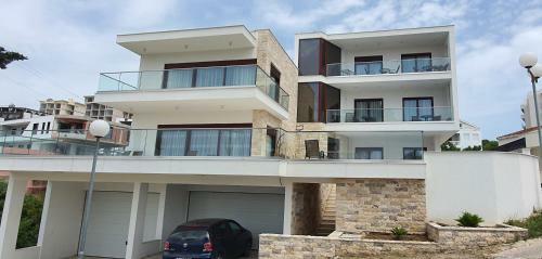 Art� Apartments