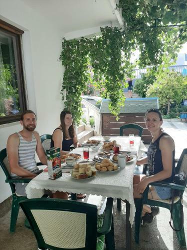Hostal Guesthouse Dona