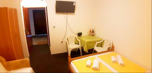 Hostal Apartments Daka