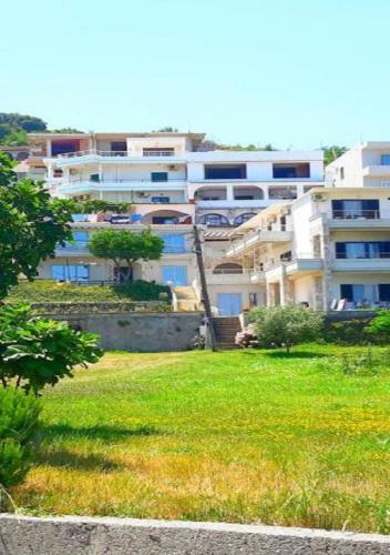 Hostal Apartments Daka
