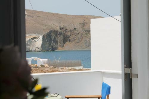 Hotel V-rooms In Milos Cyclades