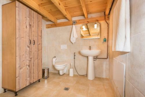 Aradena Traditional House 3