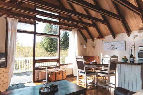 Lodge Bj�rk - A Cozy Hilltop Cottage - Great Location!
