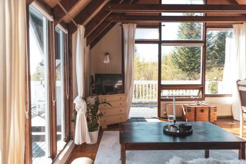 Lodge Bj�rk - A Cozy Hilltop Cottage - Great Location!