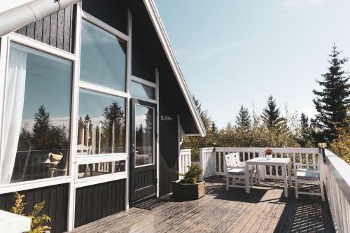 Lodge Bj�rk - A Cozy Hilltop Cottage - Great Location!