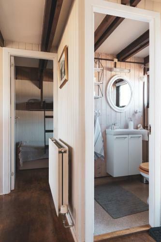 Lodge Bj�rk - A Cozy Hilltop Cottage - Great Location!