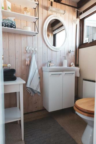 Lodge Bj�rk - A Cozy Hilltop Cottage - Great Location!