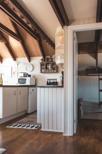 Lodge Bj�rk - A Cozy Hilltop Cottage - Great Location!