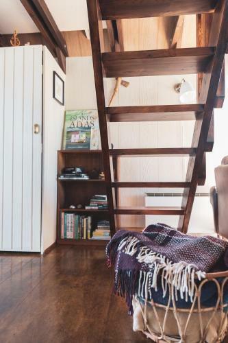 Lodge Bj�rk - A Cozy Hilltop Cottage - Great Location!