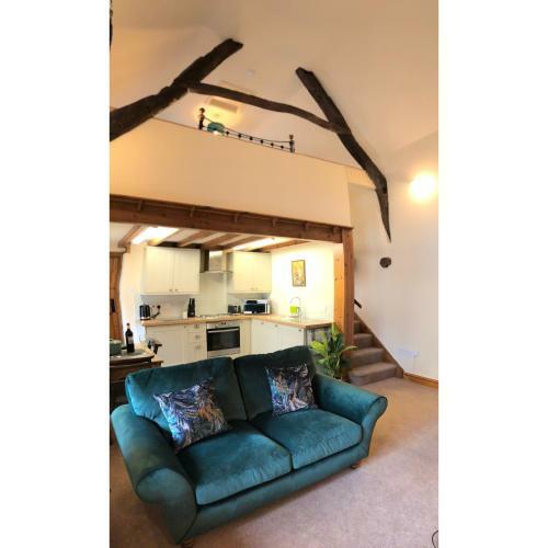 Jitty Cottage - Open Plan With Gallery Bedroom