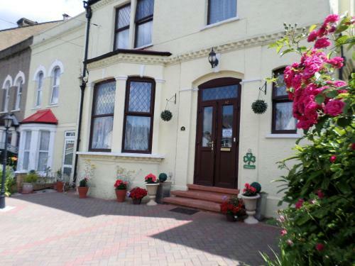Hostal Atini Guest House