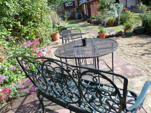 Hostal Atini Guest House