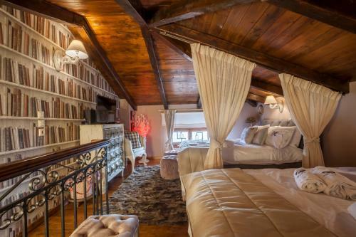 Rock Dandy Deluxe Chalet